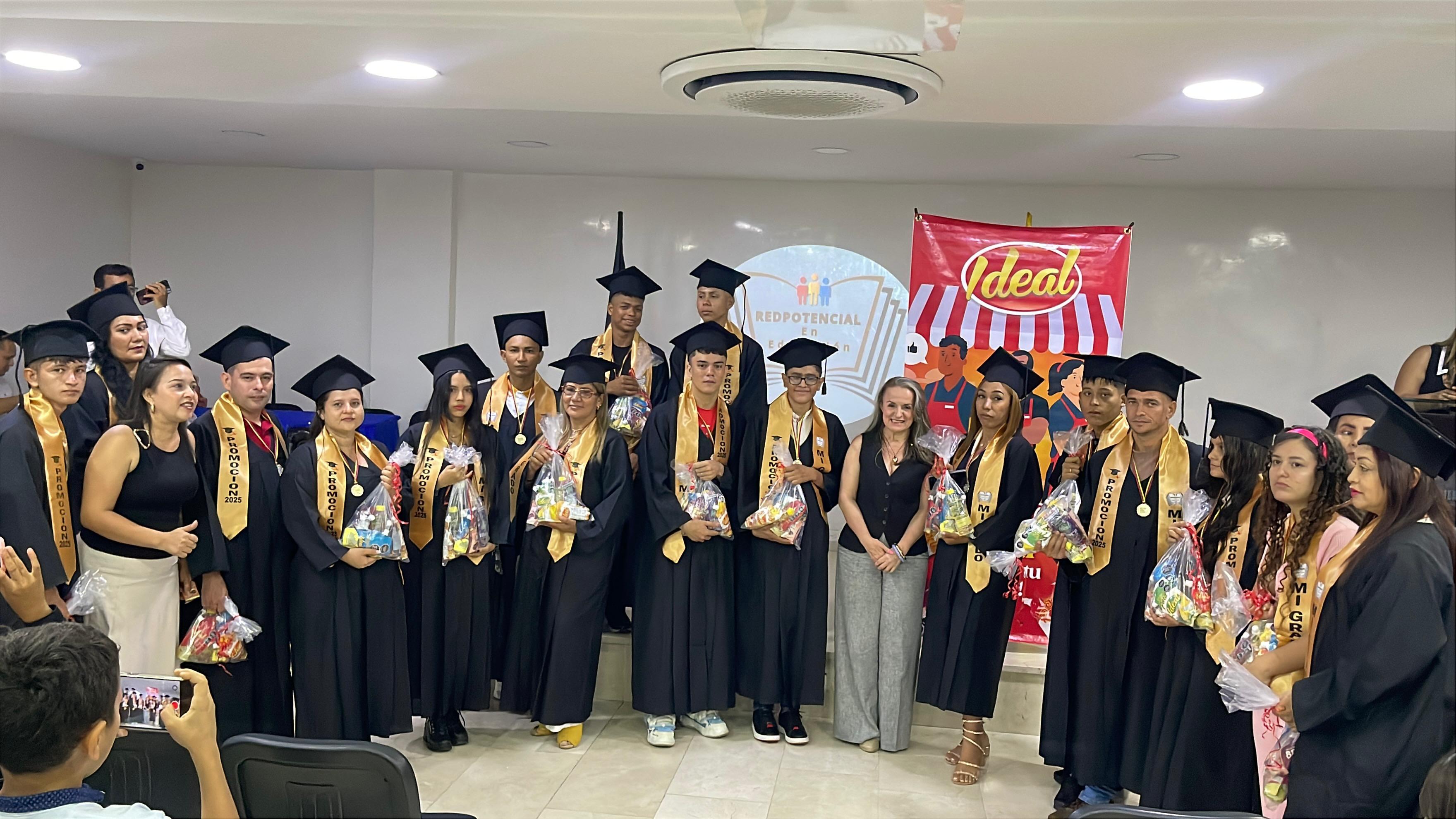Foto grupal de graduandos